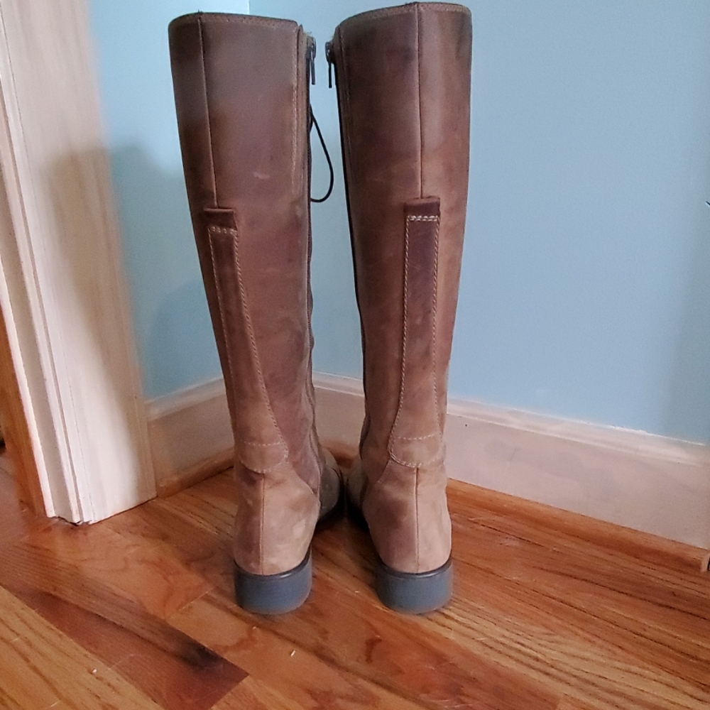 Clarks Lace-up, side-zippered, tan boots